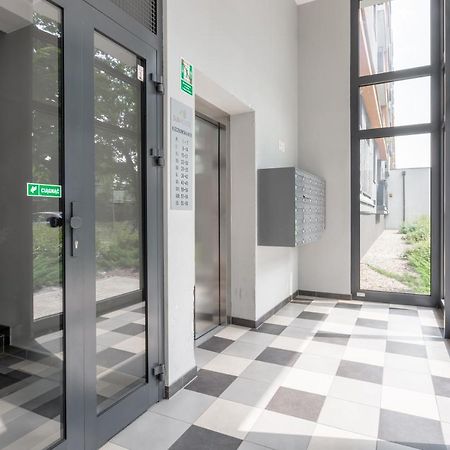 Sun House Apartment + Free Parking วรอตซวาฟ ภายนอก รูปภาพ
