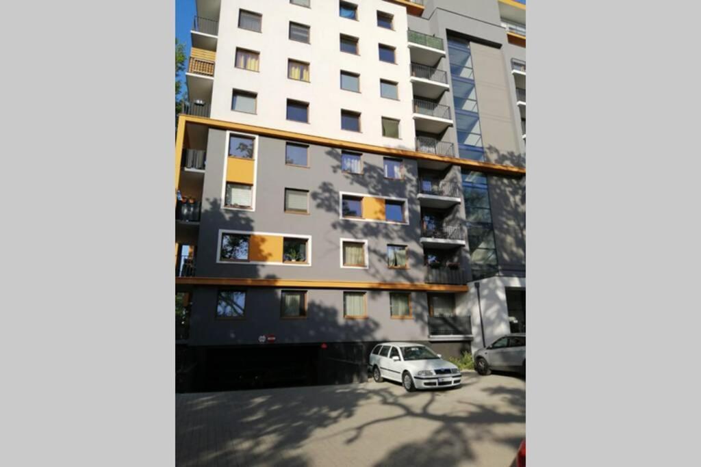 Sun House Apartment + Free Parking วรอตซวาฟ ภายนอก รูปภาพ