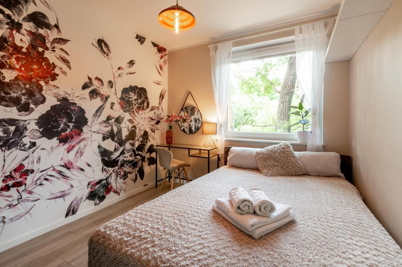 Sun House Apartment + Free Parking วรอตซวาฟ ภายนอก รูปภาพ
