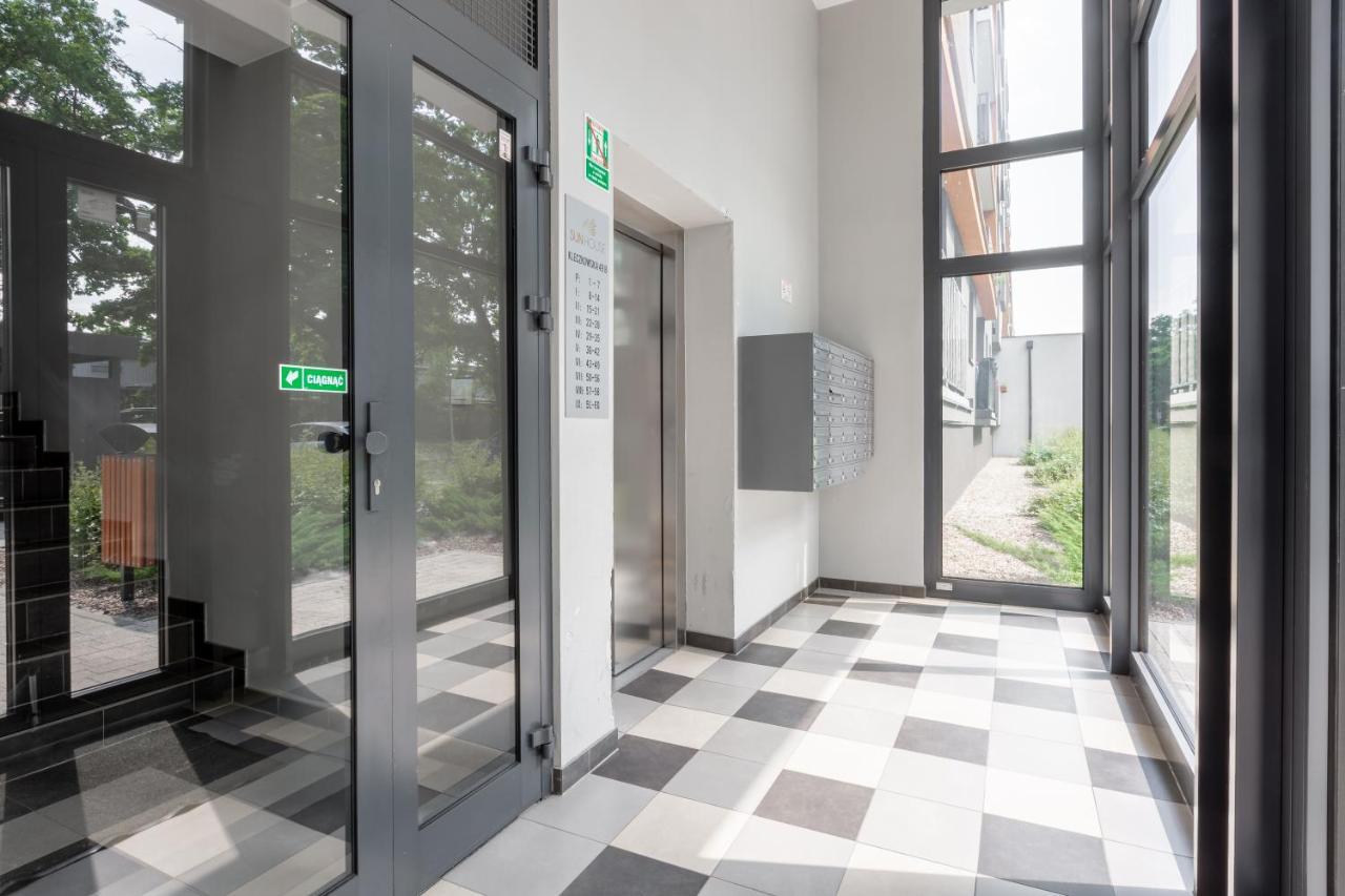 Sun House Apartment + Free Parking วรอตซวาฟ ภายนอก รูปภาพ