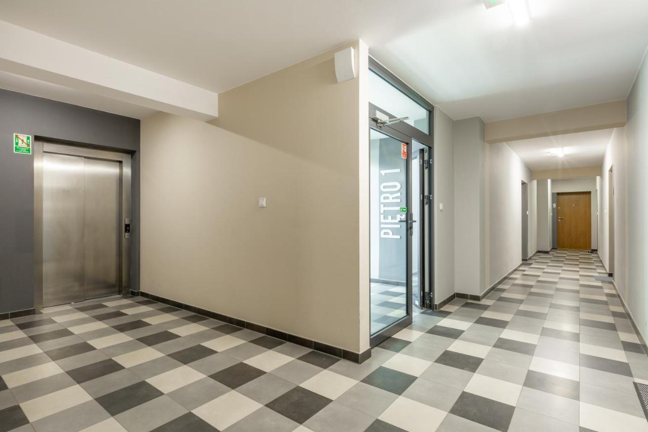 Sun House Apartment + Free Parking วรอตซวาฟ ภายนอก รูปภาพ